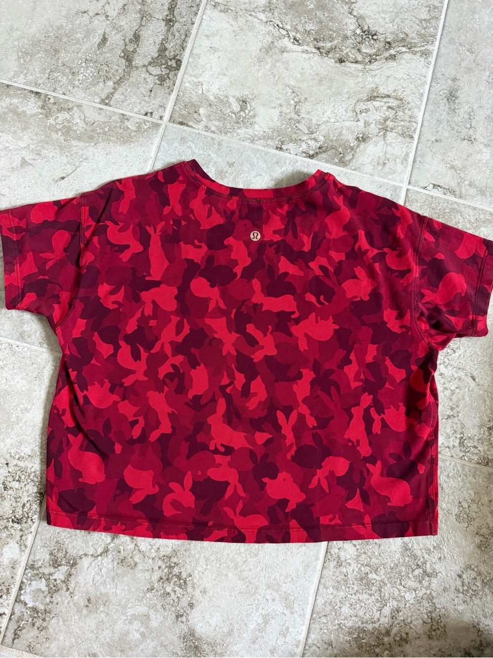 lululemon athletica Kids' Red & Dark Red Camo Short Sleeve Tee